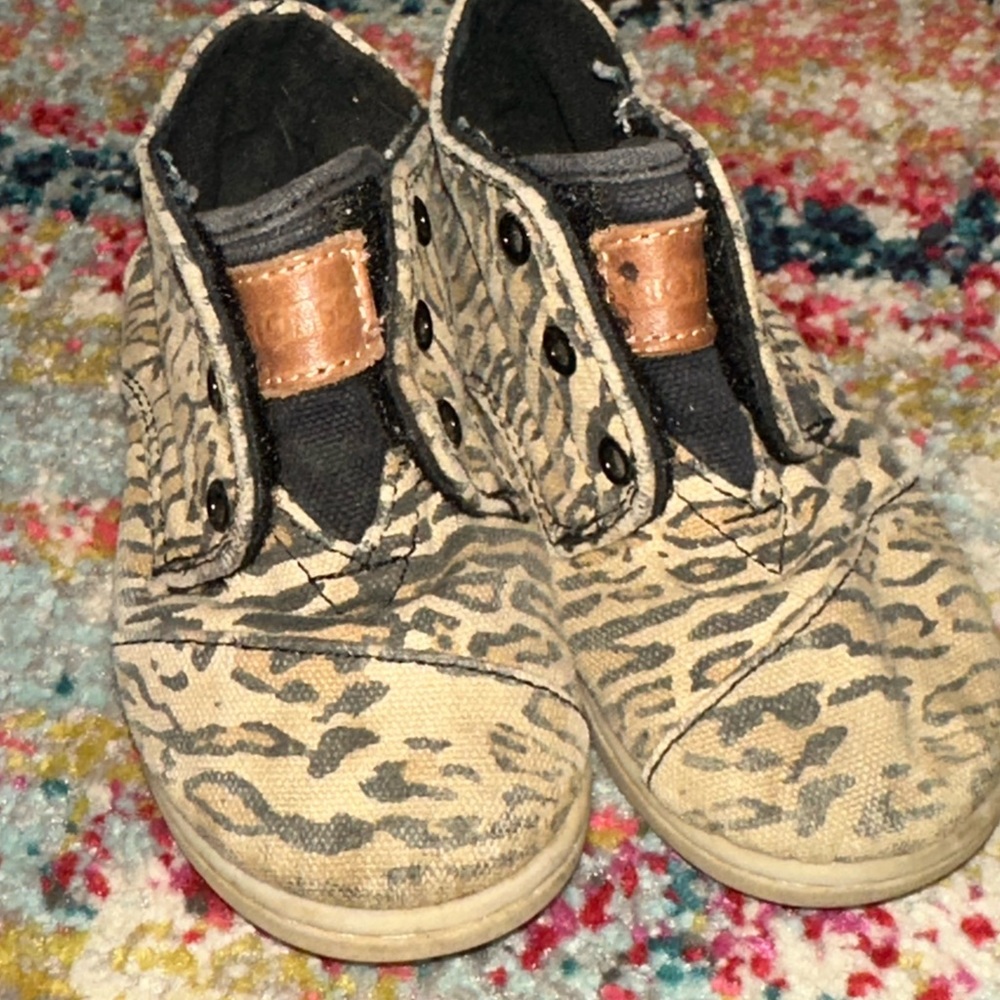 TOMS - TODDLER GIRL SIZE 7